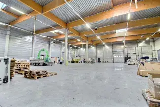 Intérieur du hall relais Ardenne Logistics