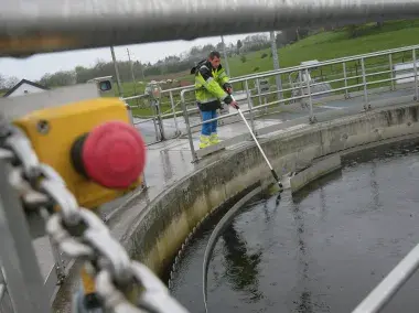 Bouton d'arrêt dans une station d'épuration IDELUX Eau