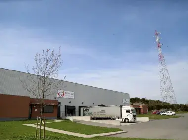 Hall relais logistique de 1 500 m² sur le parc d'activités Ardenne Logistics à Neufchâteau