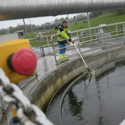 Bouton d'arrêt dans une station d'épuration IDELUX Eau