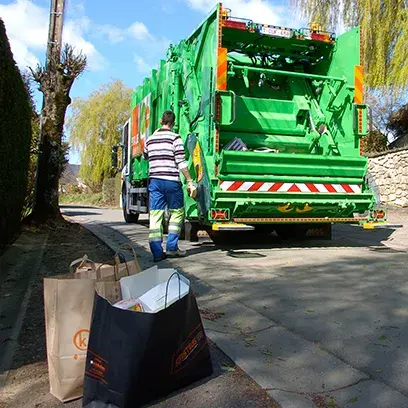 IDELUX collecte vos papiers-cartons en porte-à-porte. 